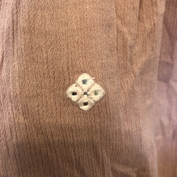 American Eagle off the shoulder shirt - Picture 3 of 5